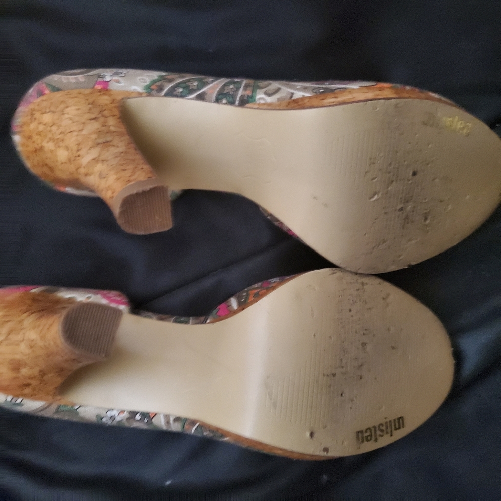 Multi color heels - Picture 2 of 4